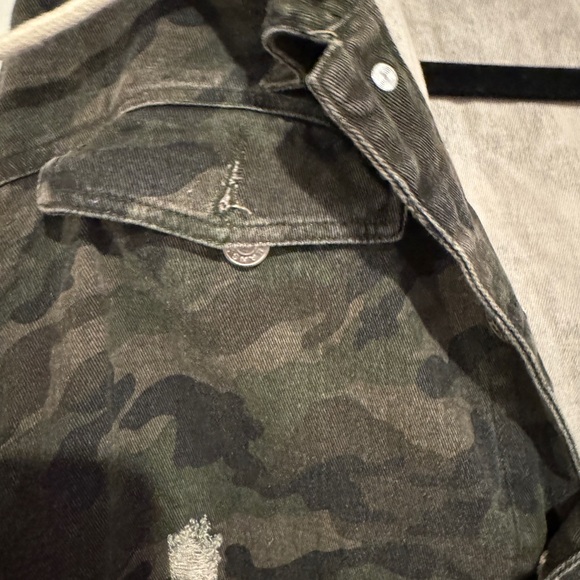 Camo Hooded Jacket - Picture 3 of 5